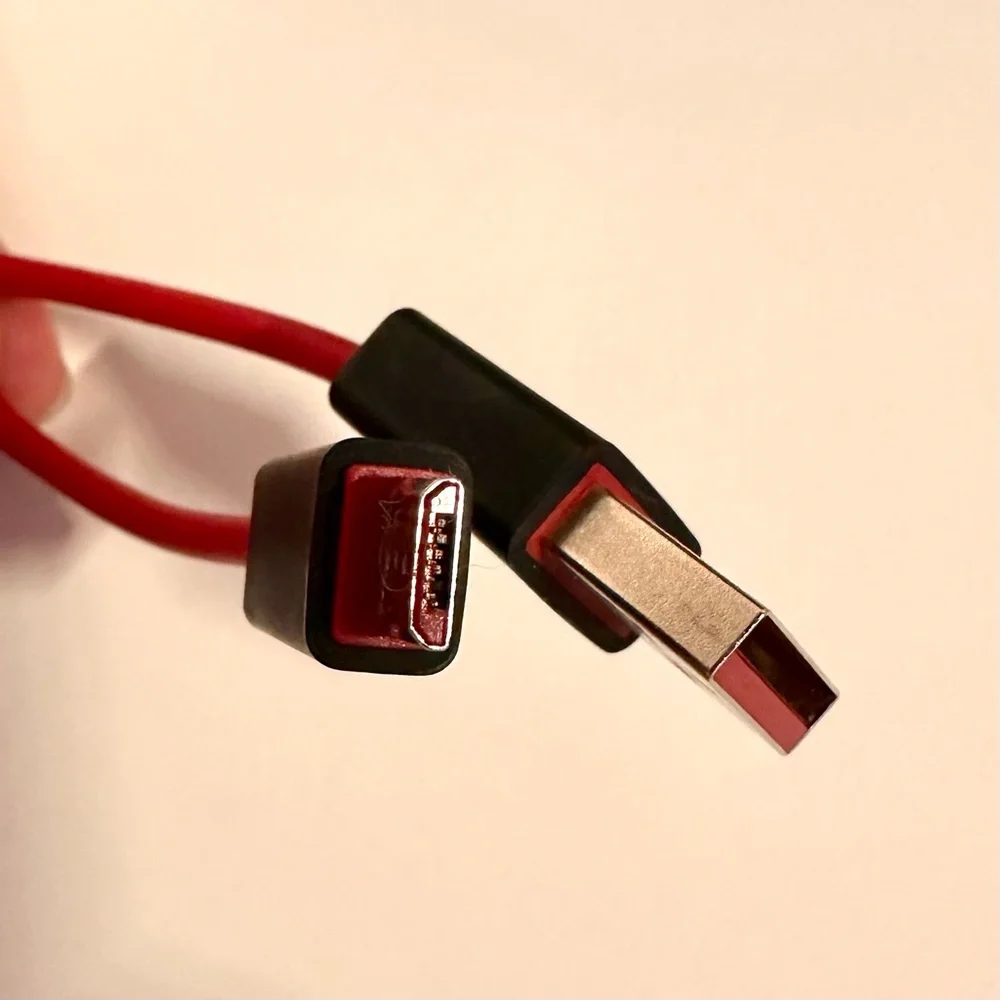 Beats by Dre Solo Wired or Wireless Over-Ear Headphones - Picture 7 of 9